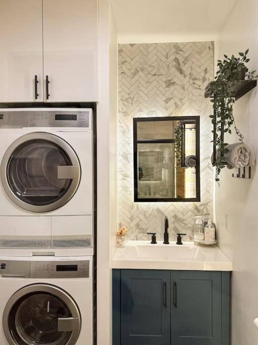 Private-Suite, Kitchen, Laundry, Rainfall Shower, 4Ktv El Centro Exterior foto